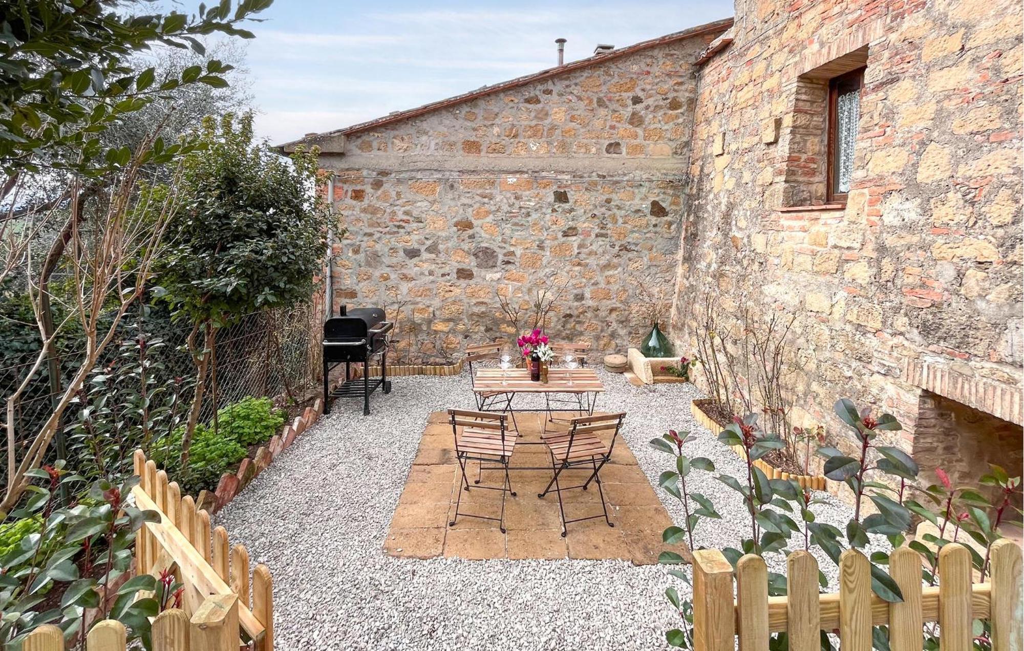 Cozy Apartment In Monticchiello With Wi-Fi Екстериор снимка